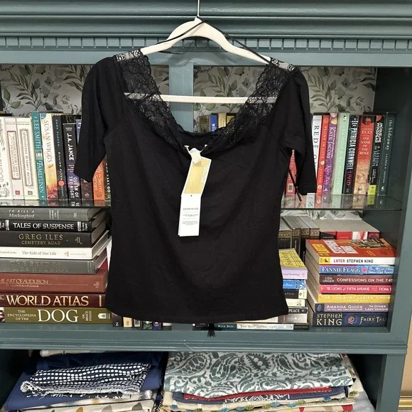 NWT Michael Kors Black Sheer Short Sleeve Blouse With Lace Trim At Neckline M - Picture 4 of 5